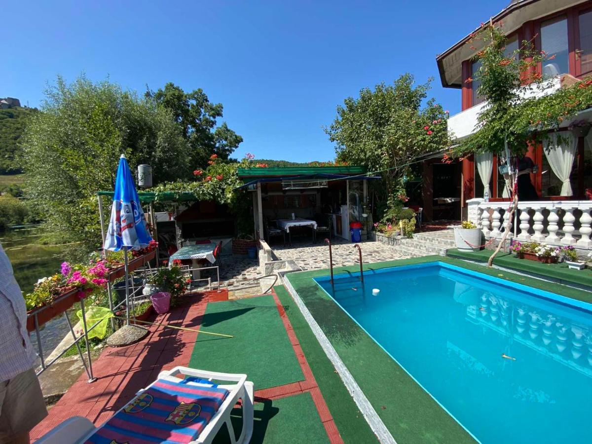 Villa Dino Kulen Vakuf Esterno foto