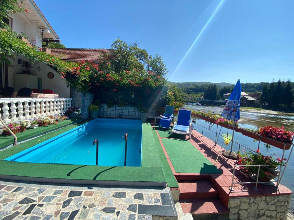 Villa Dino Kulen Vakuf Esterno foto