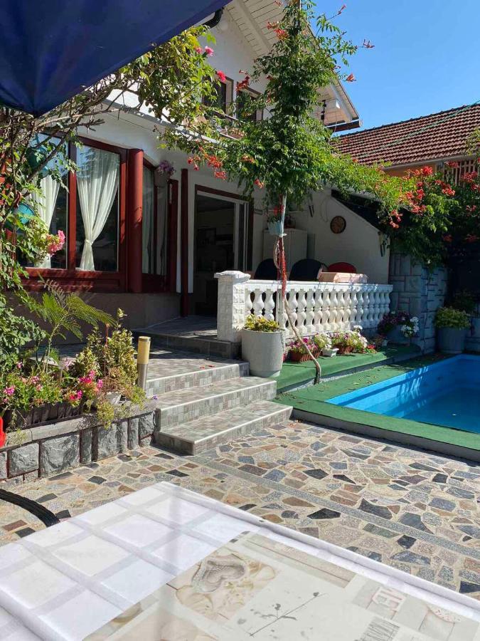 Villa Dino Kulen Vakuf Esterno foto