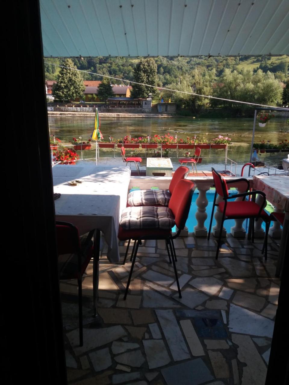 Villa Dino Kulen Vakuf Esterno foto