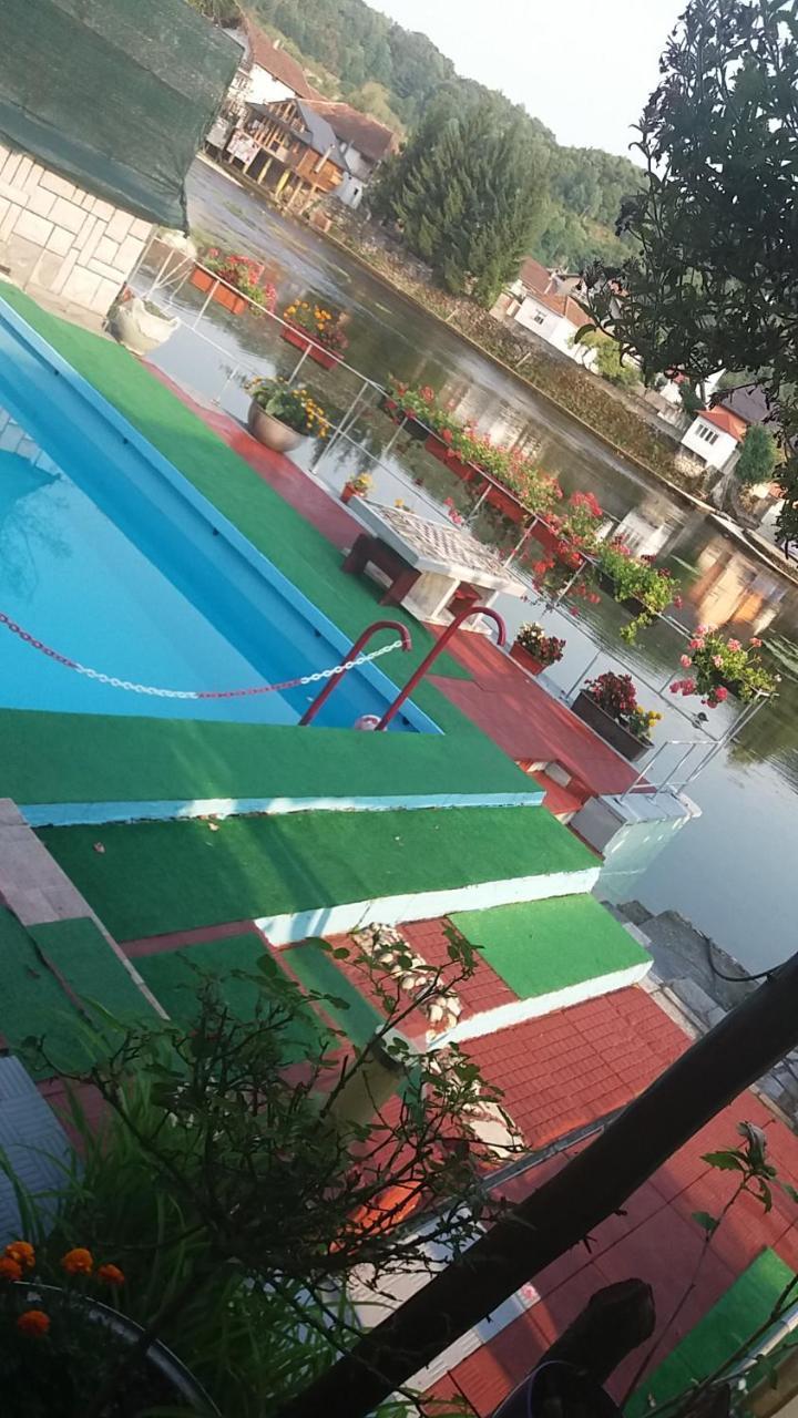 Villa Dino Kulen Vakuf Esterno foto