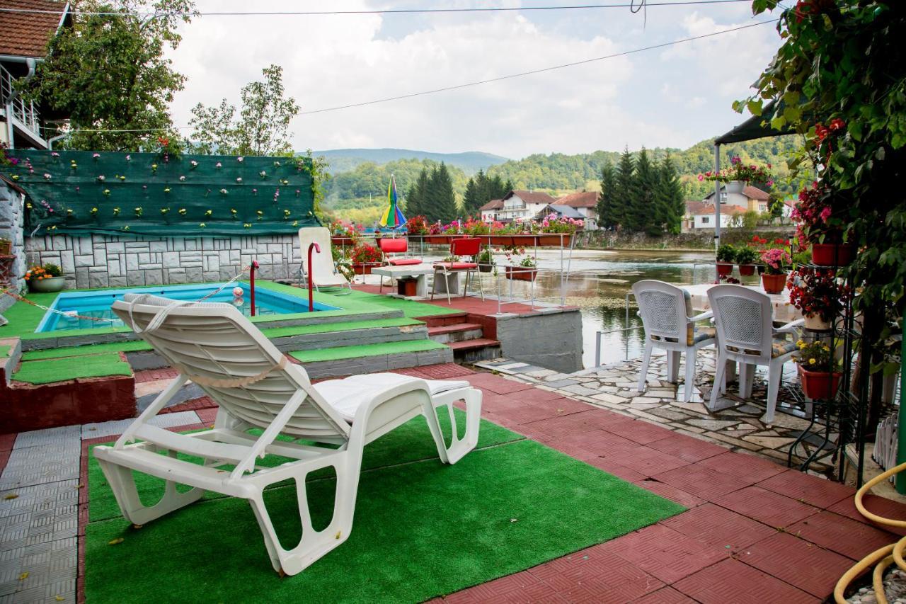 Villa Dino Kulen Vakuf Esterno foto