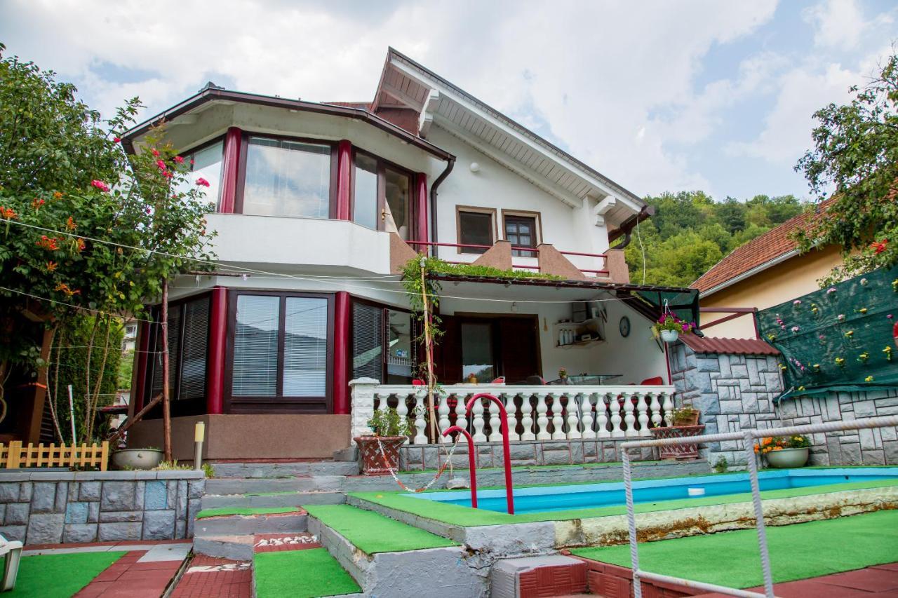 Villa Dino Kulen Vakuf Esterno foto